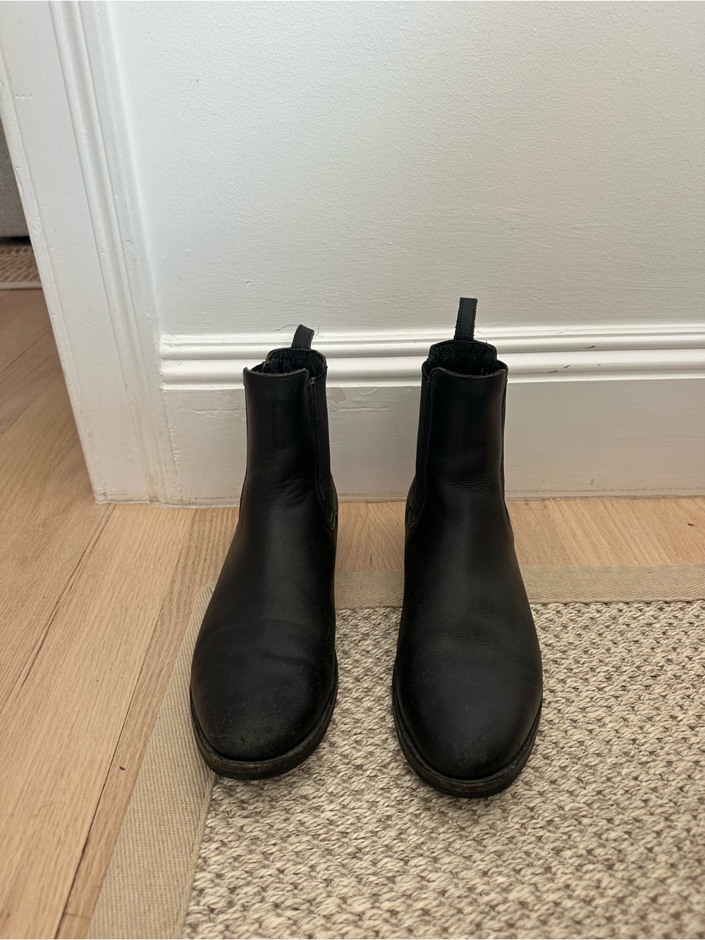Thursdays Women’s Chelsea Boots | Black | size: 9